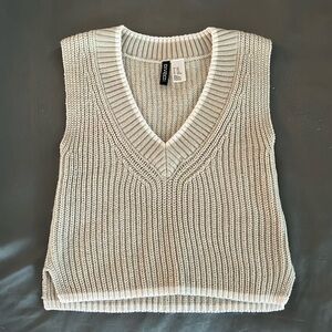 H&M Cropped Sweater Vest